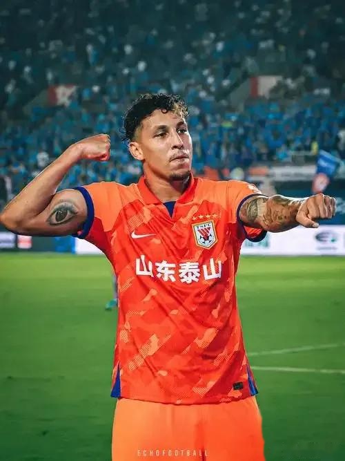 大连队后卫突破纪录,赛场表现耀眼 大连队后卫突破纪录,赛场表现耀眼